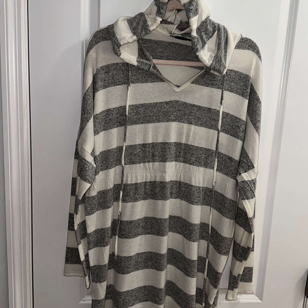 Woman’s Sweater w/ Hood